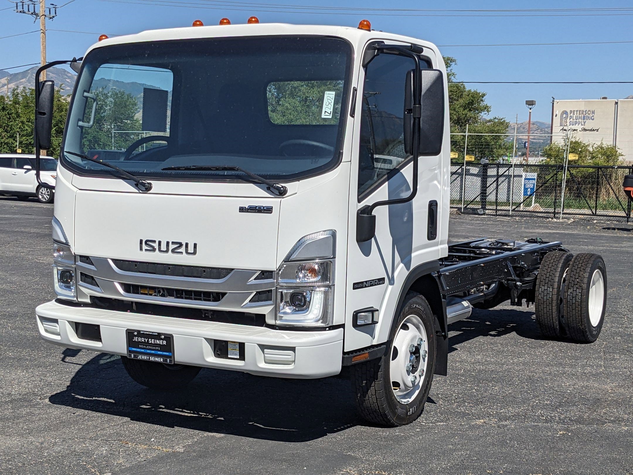 2025 Isuzu NPR's photo