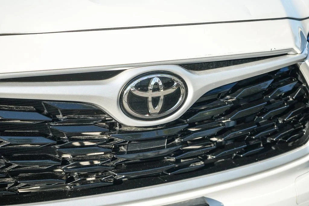 Used 2022 Beige Toyota XLE image 9