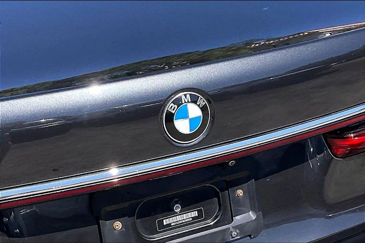Used 2022  BMW i xDrive image 24