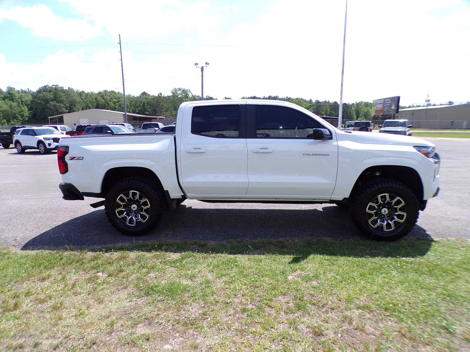 Used 2024 Summit White Chevrolet 4WD Z71 image 4