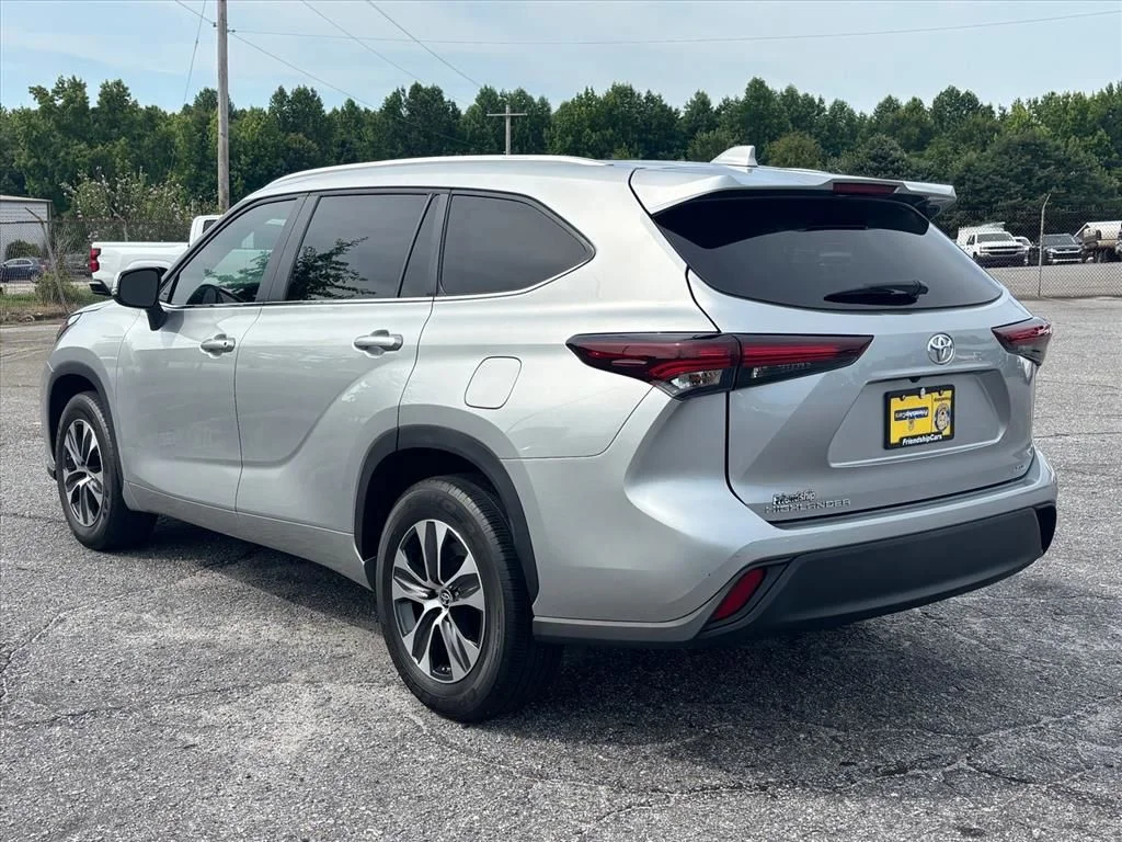 Used 2024 Silver Toyota XLE image 24