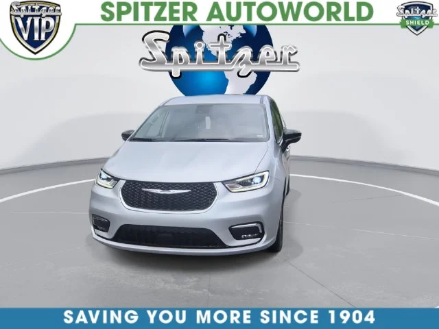 Used 2024 Silver Chrysler Touring L image 4