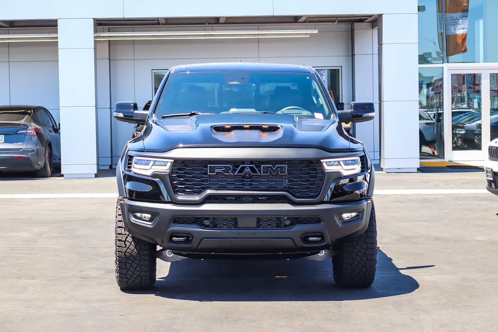 New 2026 Diamond Black Crystal Pearl-Coat Exterior Paint RAM RHO image 2