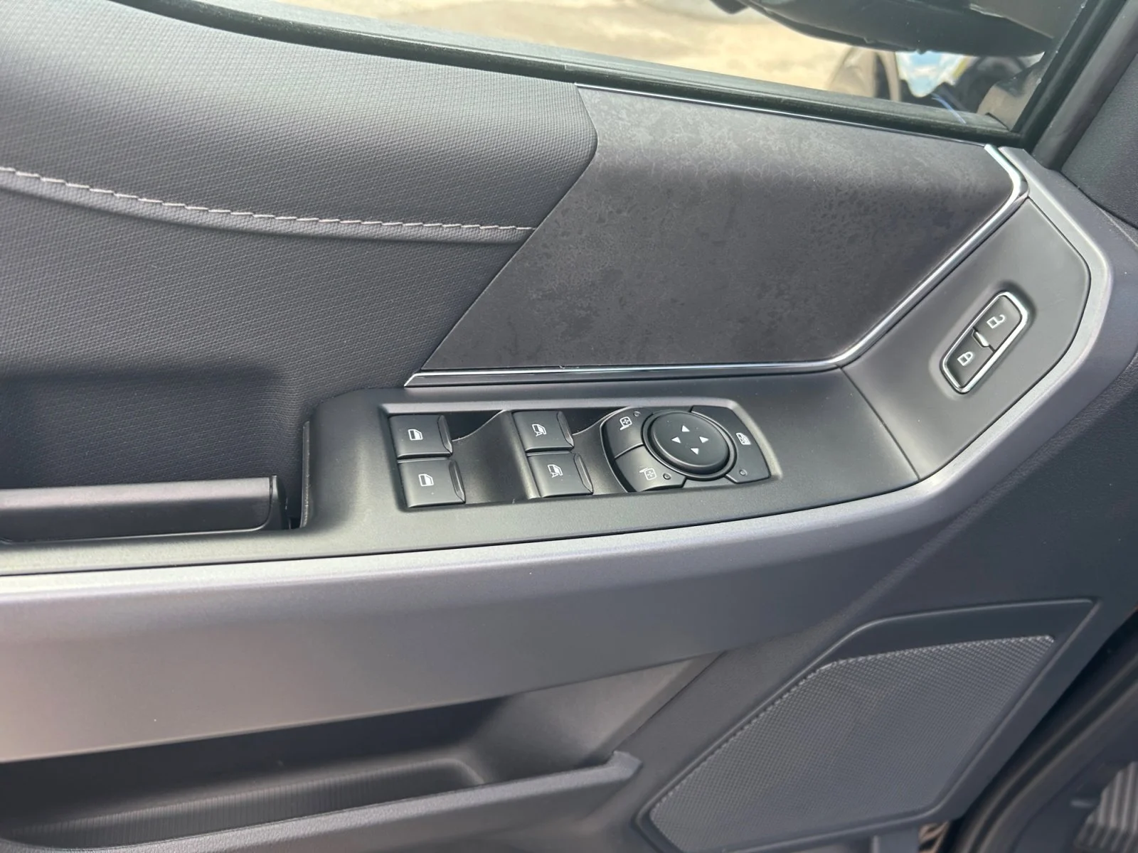 New 2026 Agate Black Metallic Ford XLT image 17
