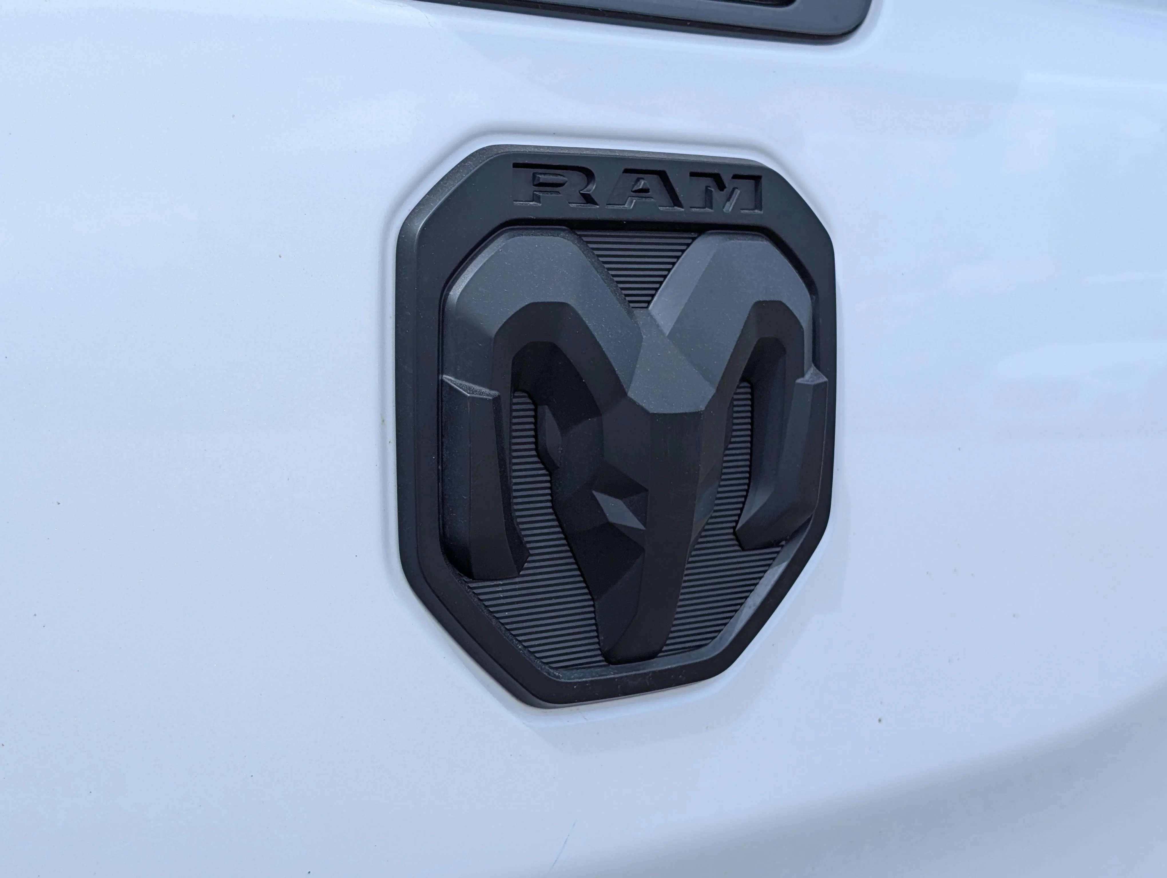 Used 2024 Ivory Tri-Coat Pearl Ram Limited image 15