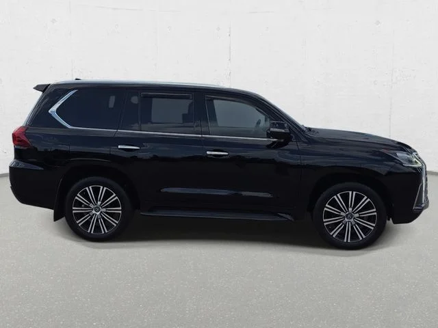 Used 2018 Onyx Black Lexus 570 image 4