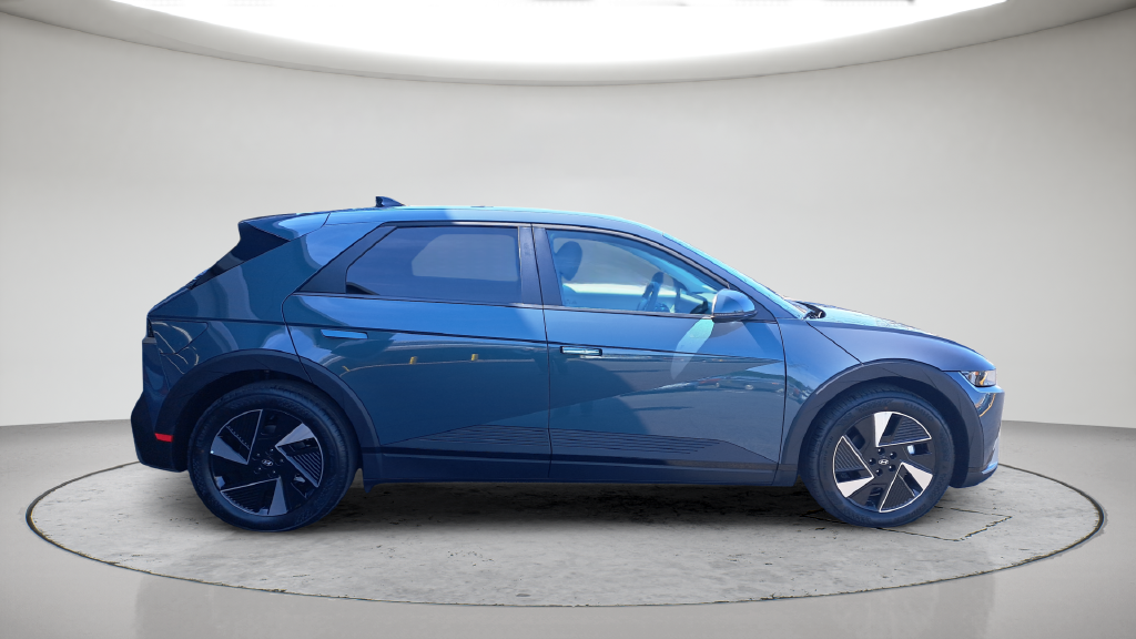 New 2026 Green Hyundai SE image 4