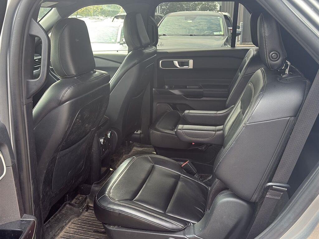 Used 2020 Iconic Silver Ford XLT image 9