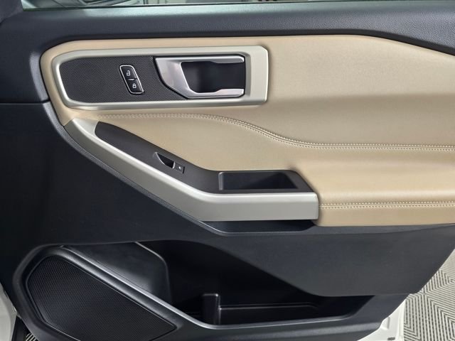 Used 2023 White Metallic Ford XLT image 6