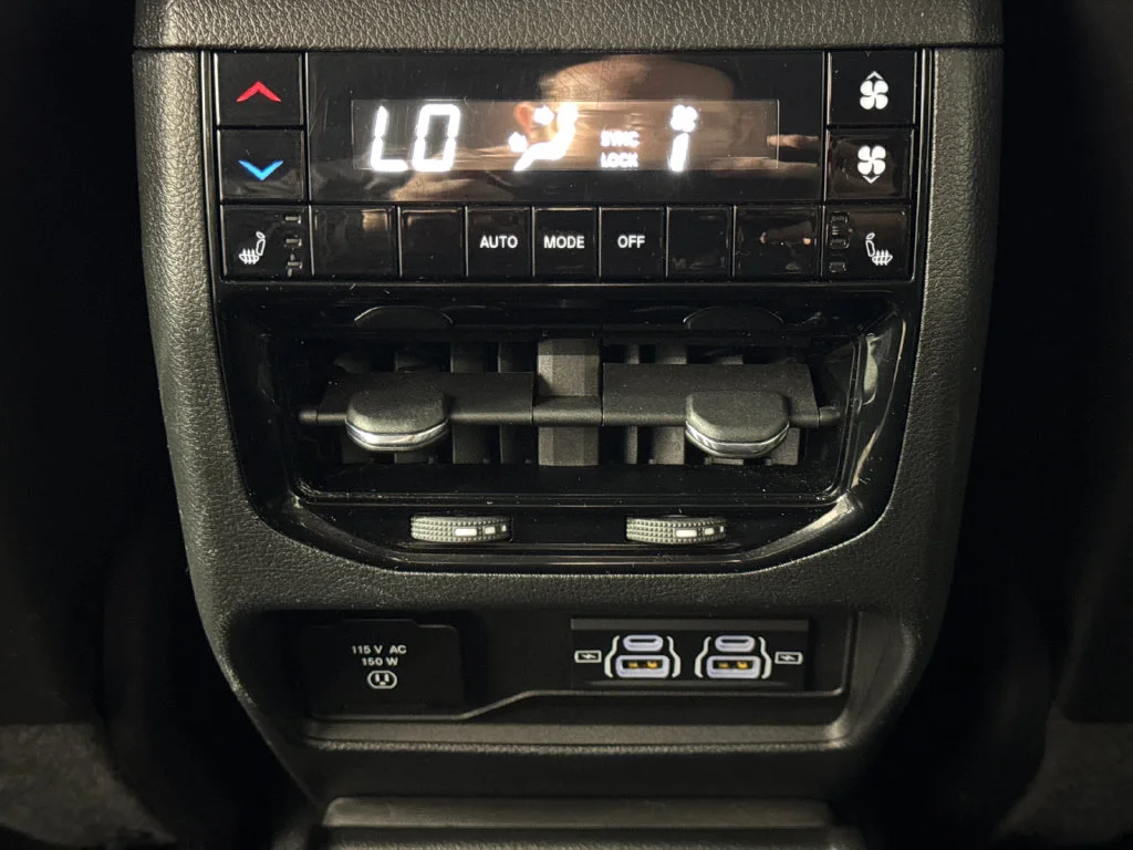 Used 2023 Diamond Black Jeep Limited image 14