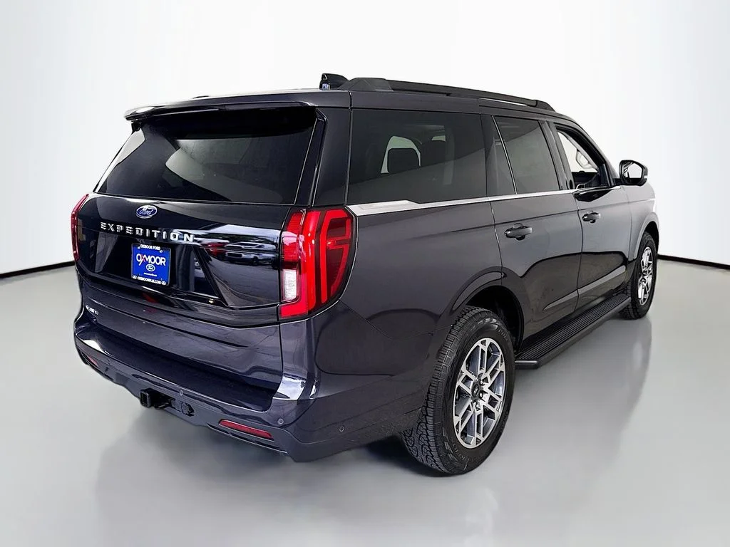 Used 2025 Dark Matter Gray Metallic Ford Active image 13