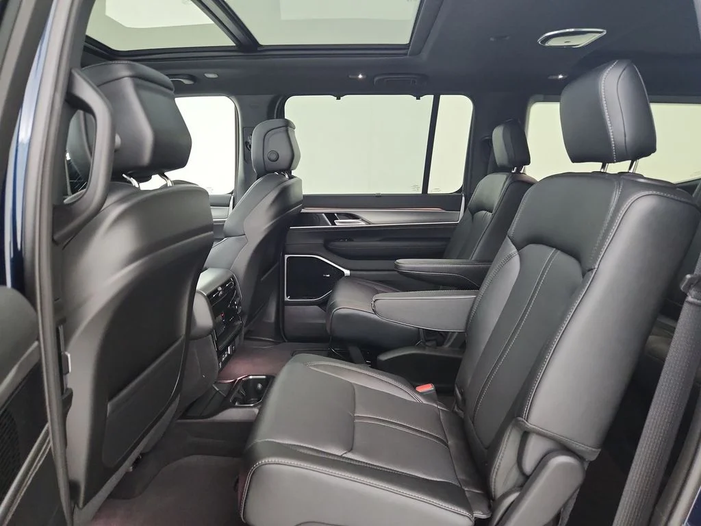 New 2026 Fathom Blue Pearl-Coat Exterior Paint (Late Availability) Jeep Limited Reserve image 32