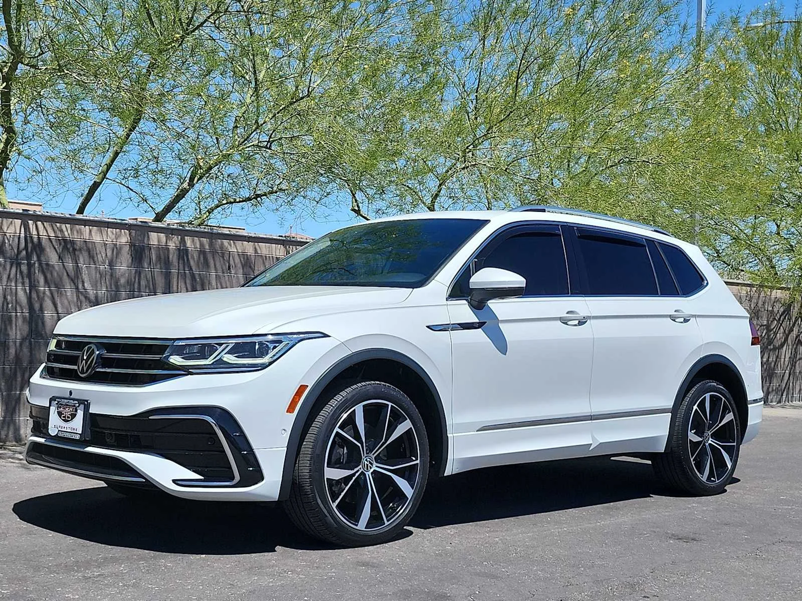 Used 2022 Oryx White Pearl Volkswagen SEL R-Line image 4