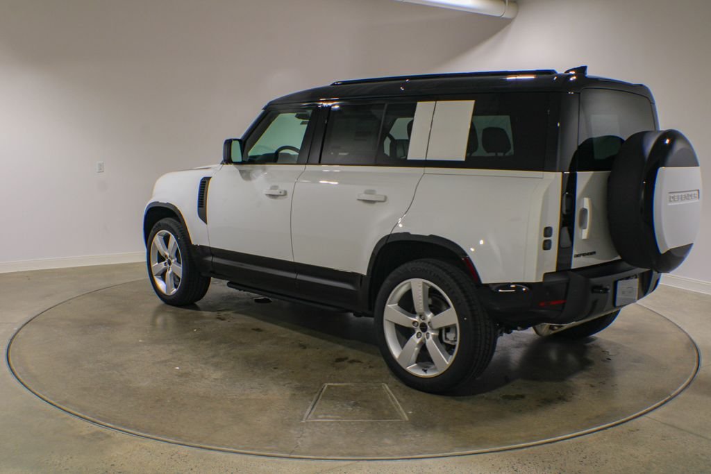 New 2026 Fuji White Land Rover X-Dynamic SE image 4