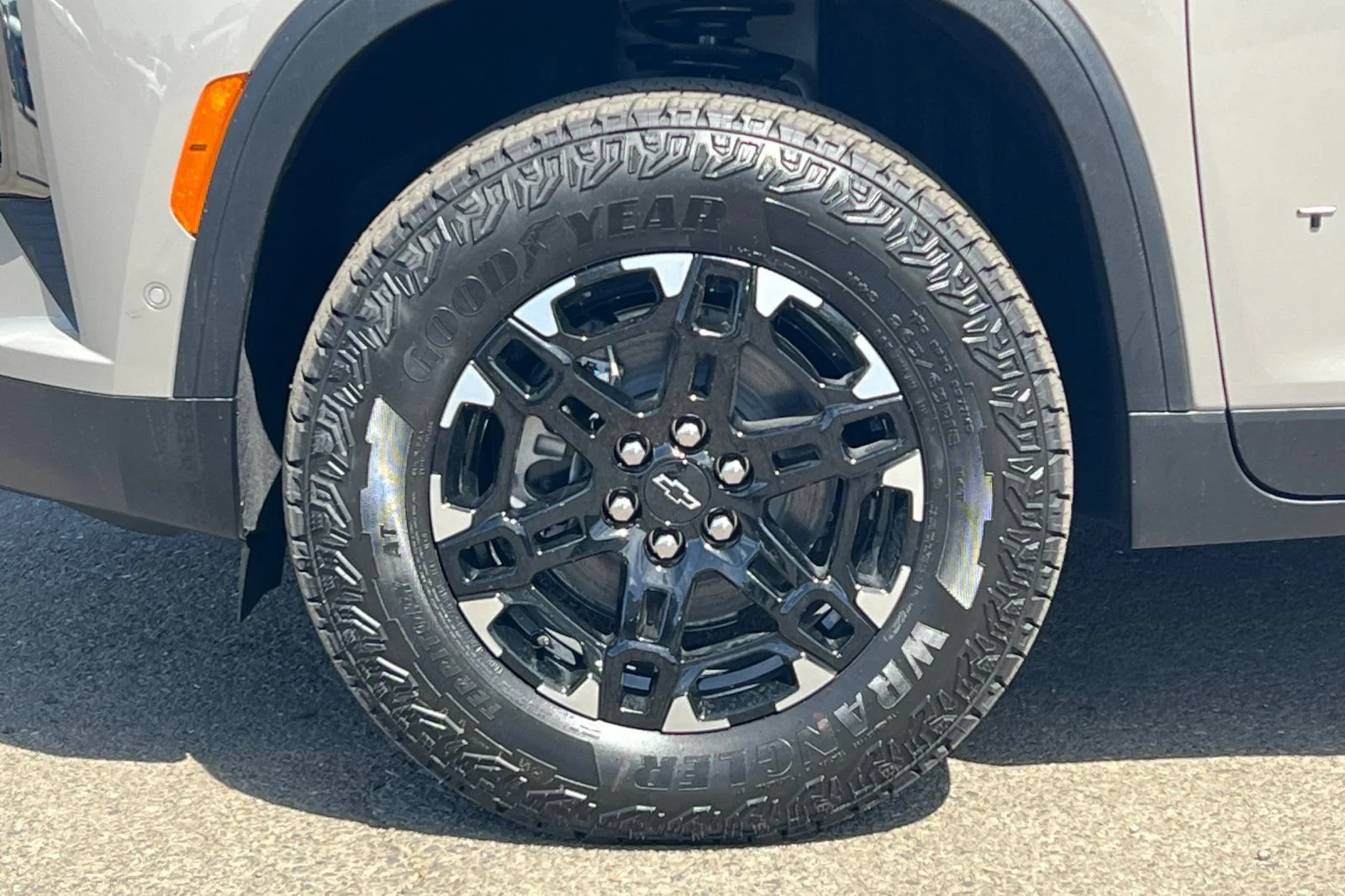 New 2027 Sandstone Gray Chevrolet Z71 image 26