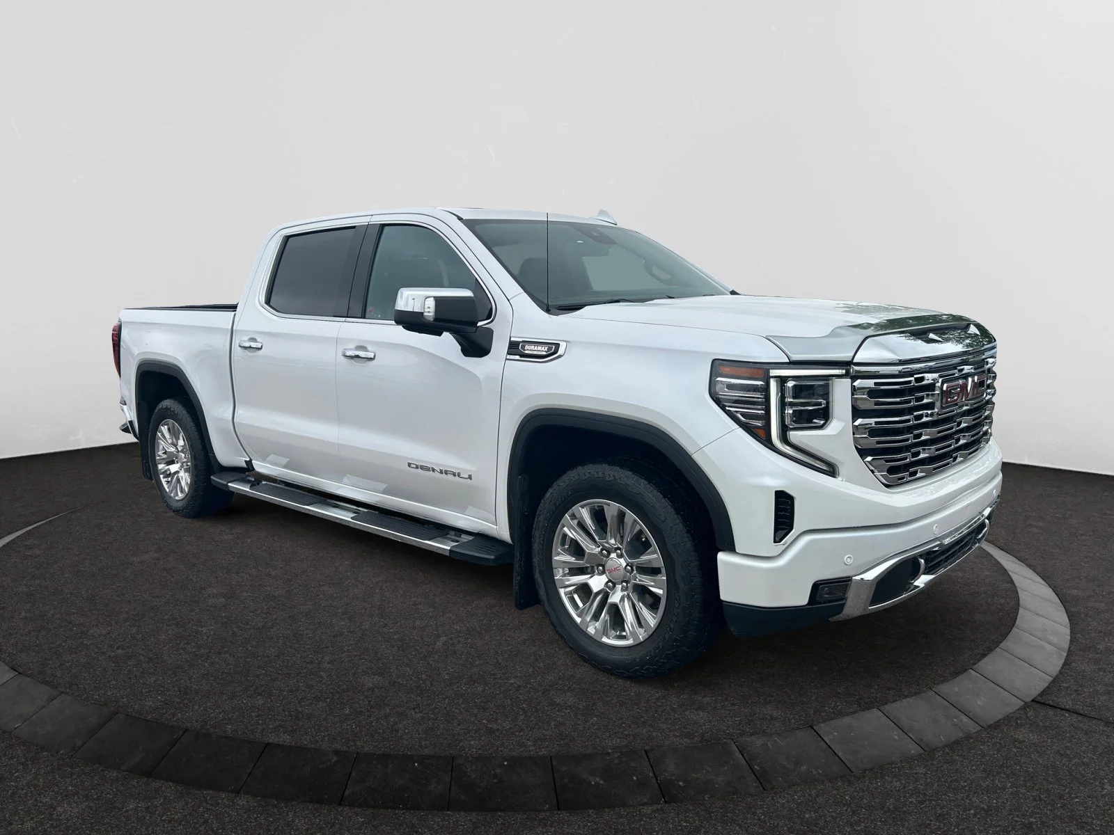 Used 2023 White GMC Denali Crew Cab image 7