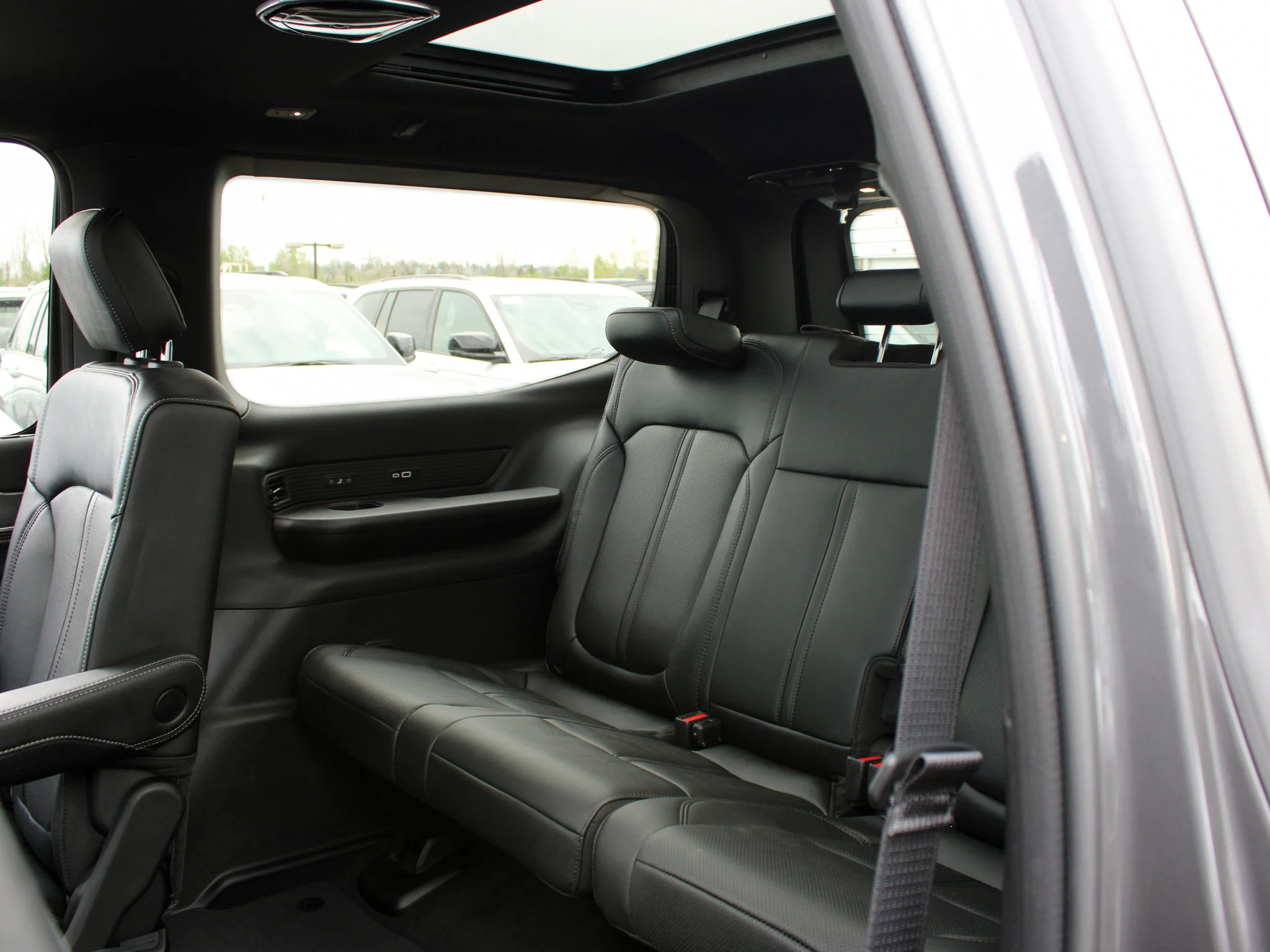 New 2026 Grey Jeep Limited Reserve* image 14