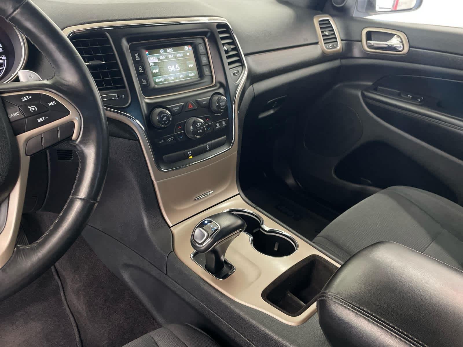 Used 2015 Bright White Clearcoat Jeep Laredo image 45