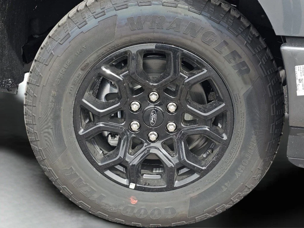 New 2026 Carbonized Gray Metallic Ford XLT image 20