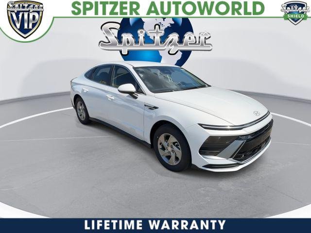 New 2026 White Hyundai SE image 2