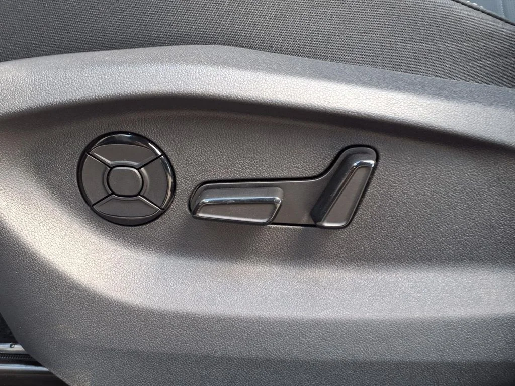 New 2026 Deep Black Pearl Volkswagen 2.0T SE image 9