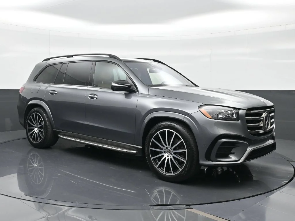 Used 2025  Mercedes-Benz GLS 450 image 13