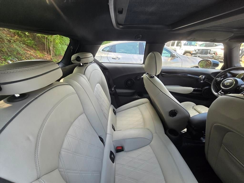 Used 2020 White MINI Classic image 6