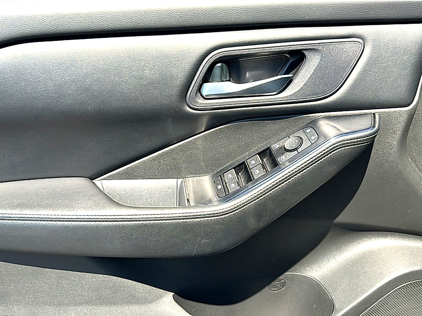 Used 2024 Brilliant Silver Metallic Nissan SV FWD image 16