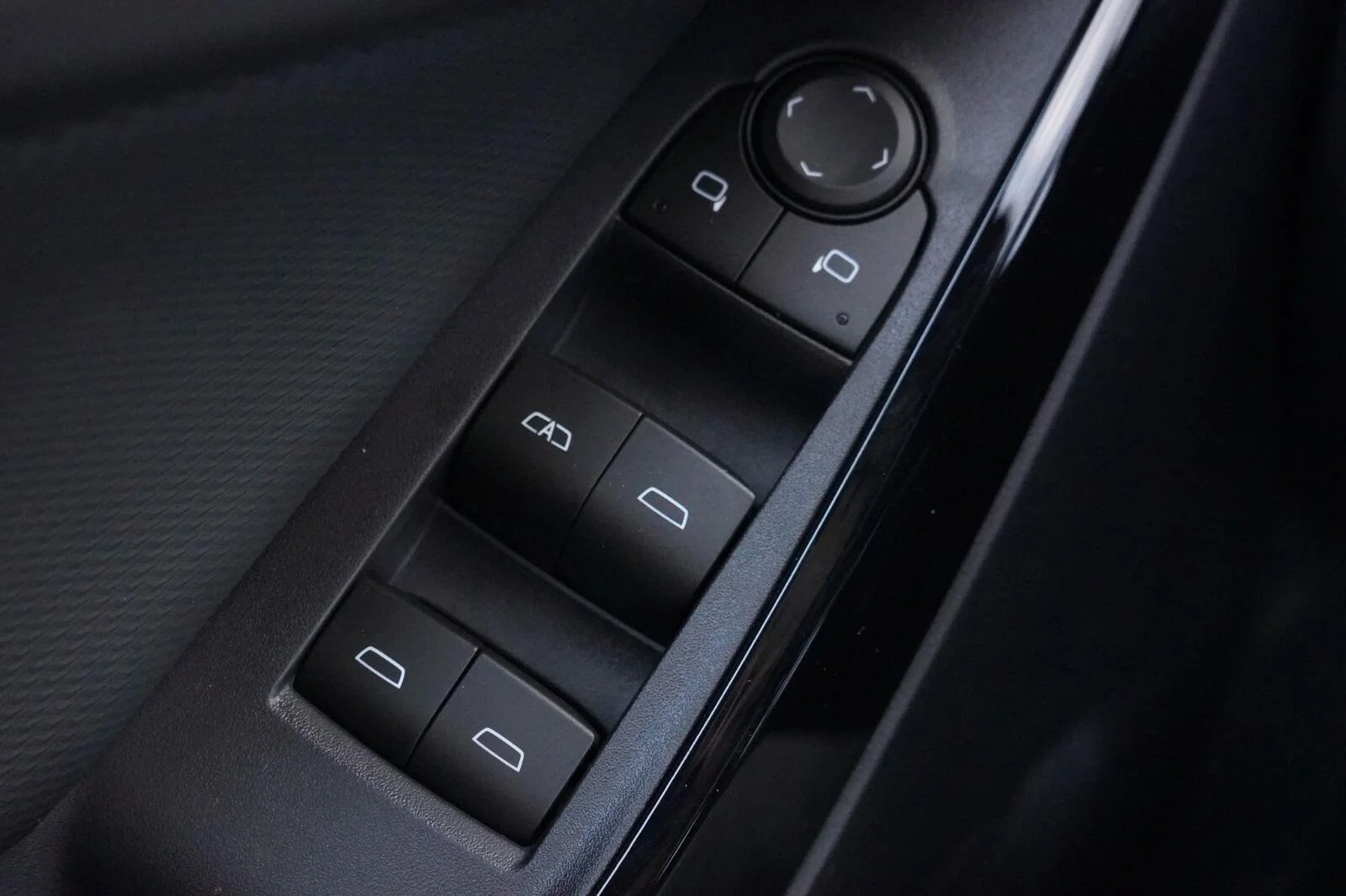 2026 Chevrolet Equinox LT - Photo 18