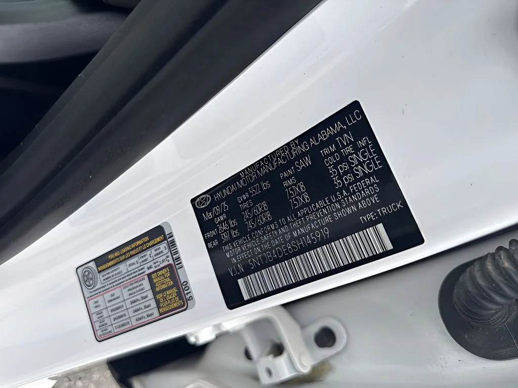 Used 2025 White Hyundai SEL image 34