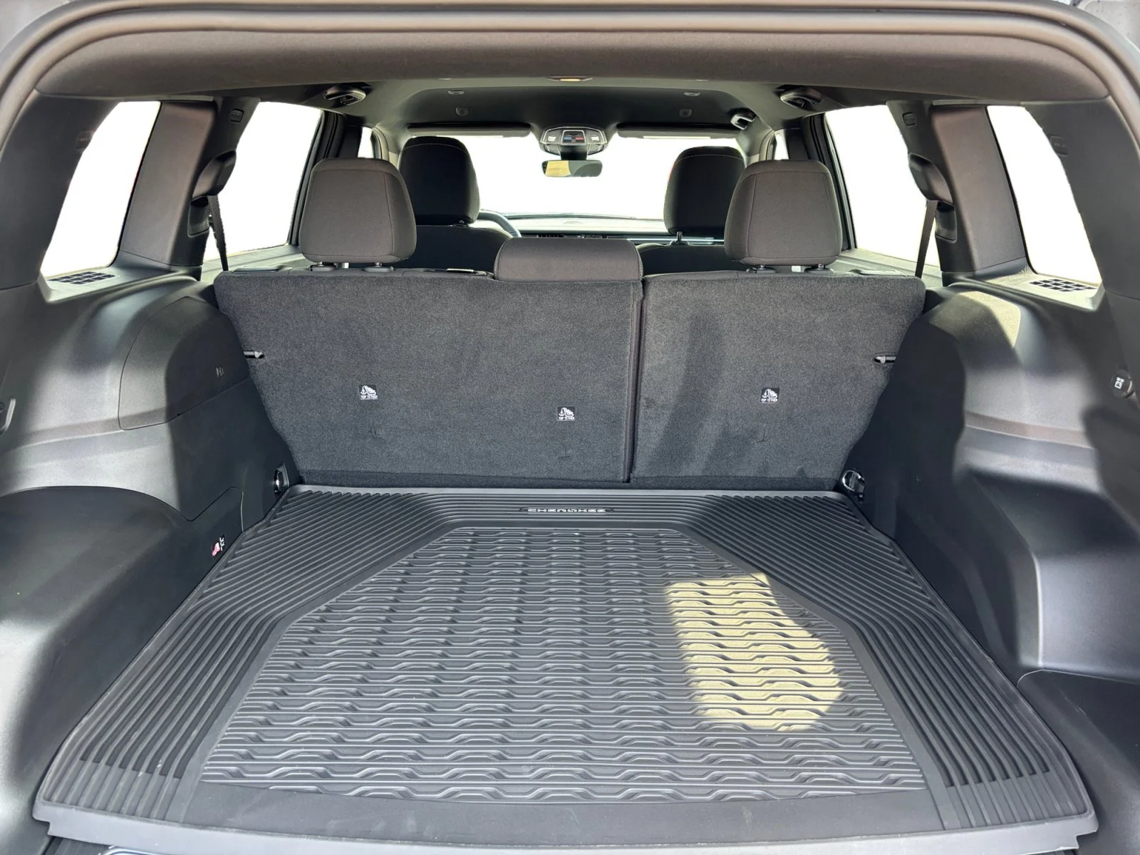 New 2026 STING-GREY Jeep Laredo image 19