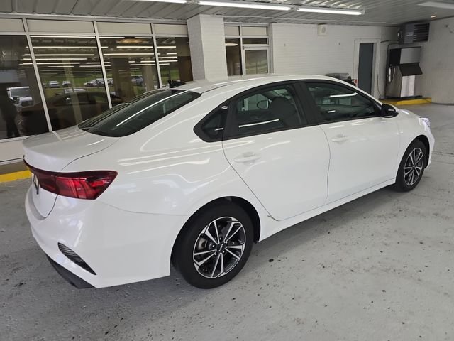 Used 2024 White Kia LXS image 6