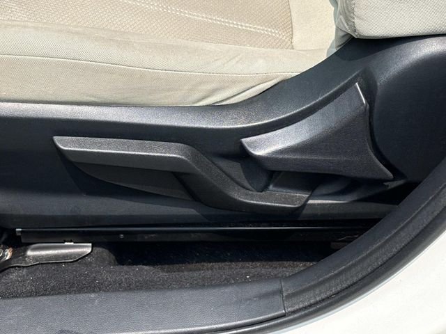 Used 2019 White Subaru 2.0i Premium image 27