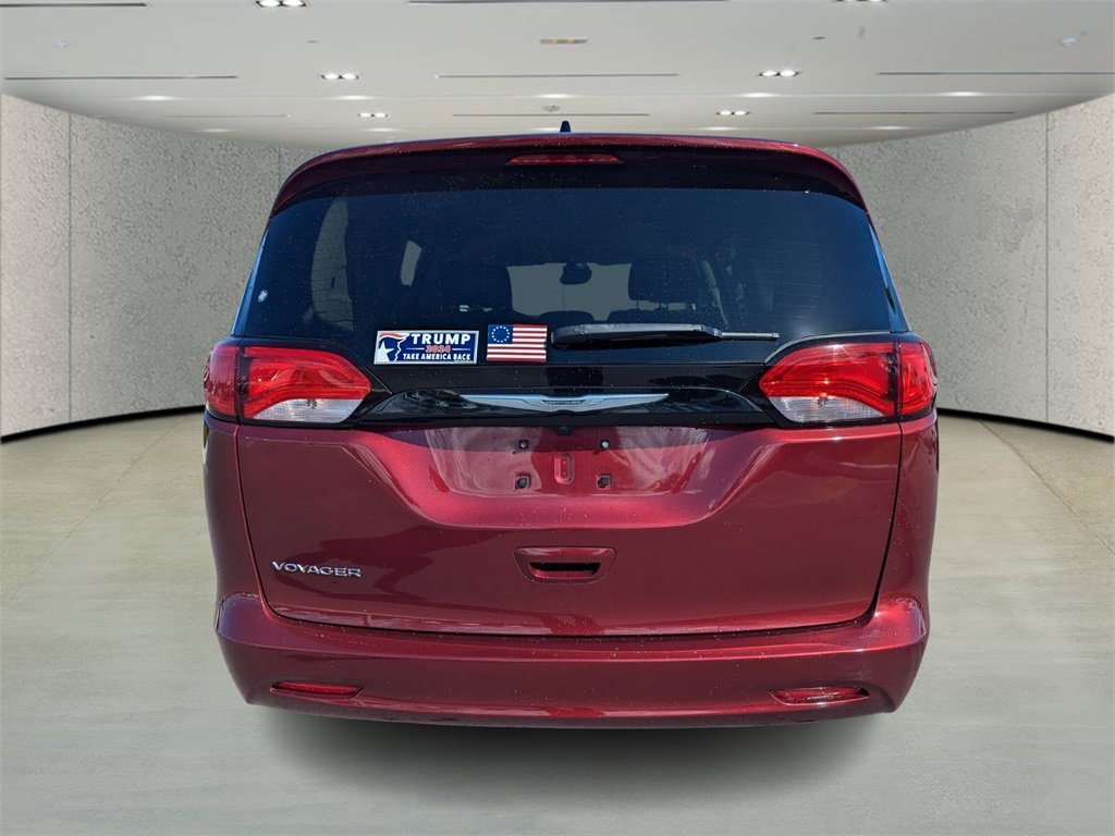 2023 Chrysler Voyager LX photo 4