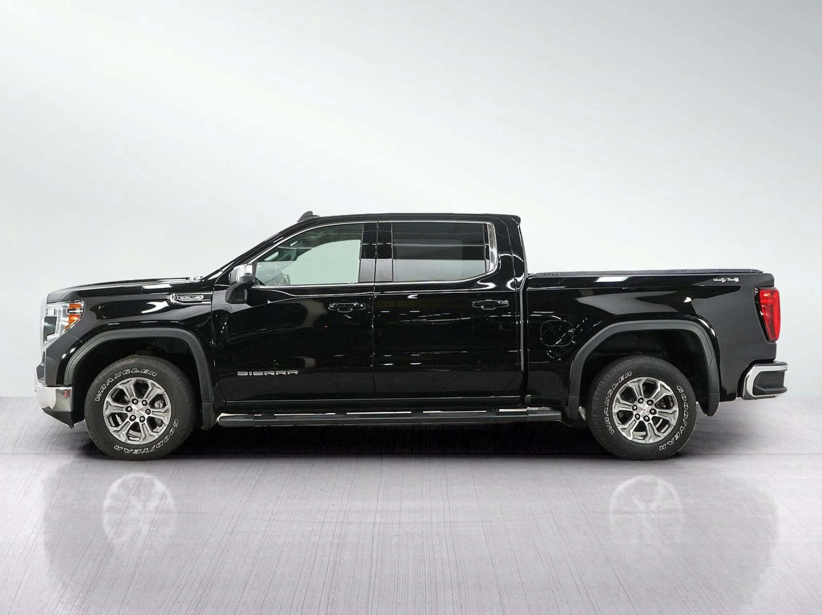Used 2019 GMC Sierra 1500 SLE with VIN 3GTU9BED1KG250263 for sale in Roseville, Minnesota