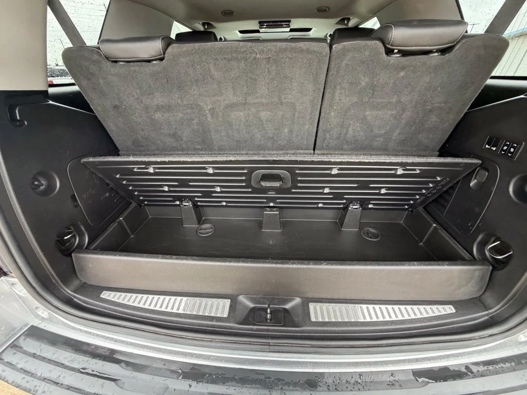 Used 2019 Silver Chevrolet Premier image 31