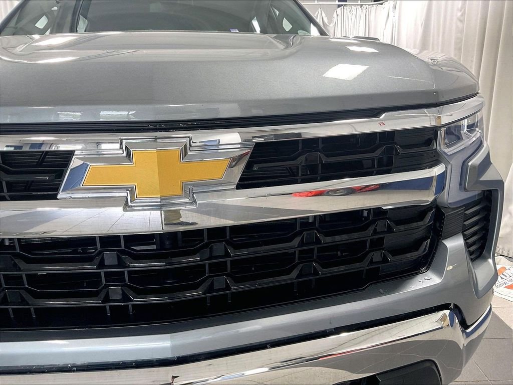 Used 2023 Gray Chevrolet LT image 32