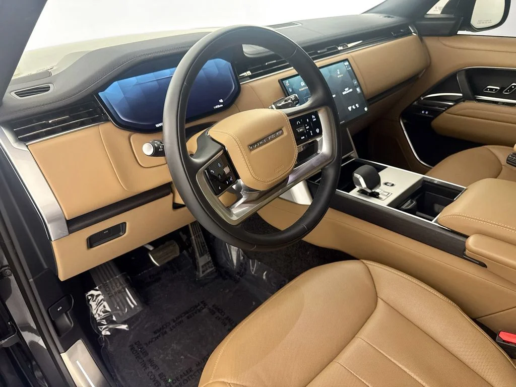 Used 2025 Gray Land Rover SE image 9