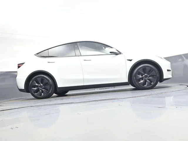 Used 2025  Tesla Long Range image 29