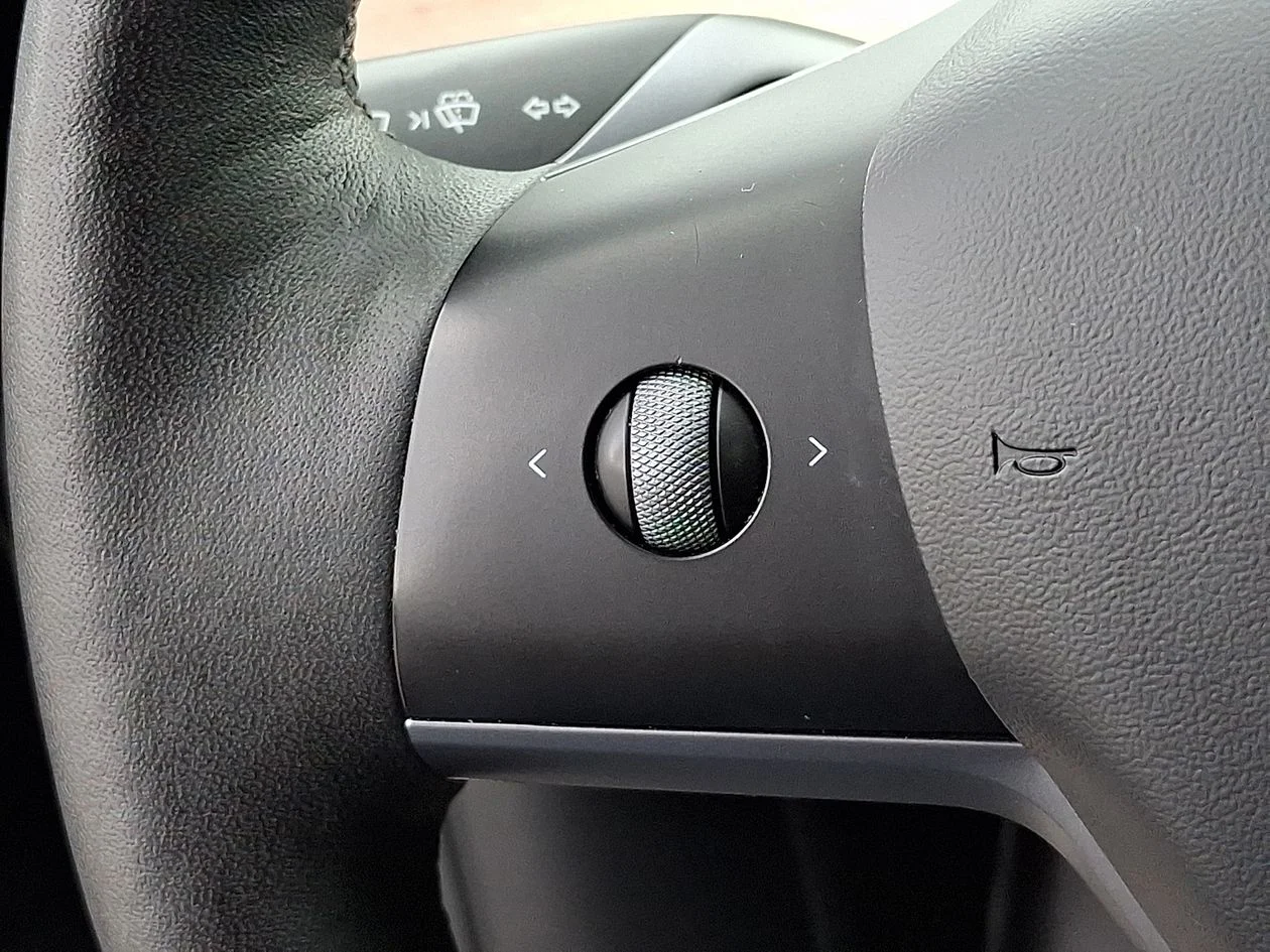 Used 2022  Tesla Long Range image 21
