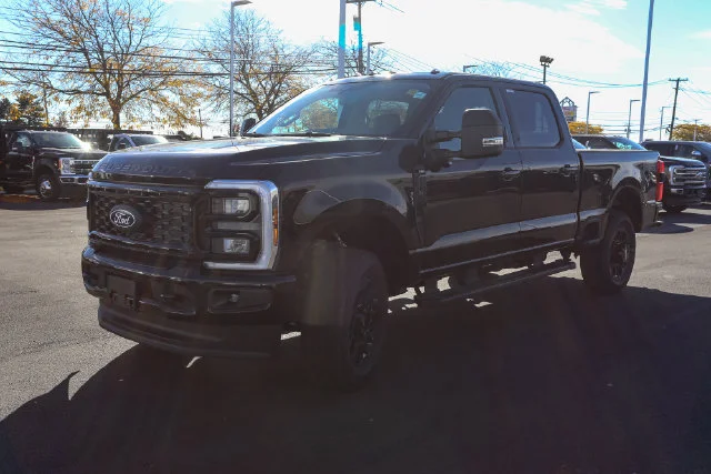 New 2027 Black Metallic Ford XLT image 5