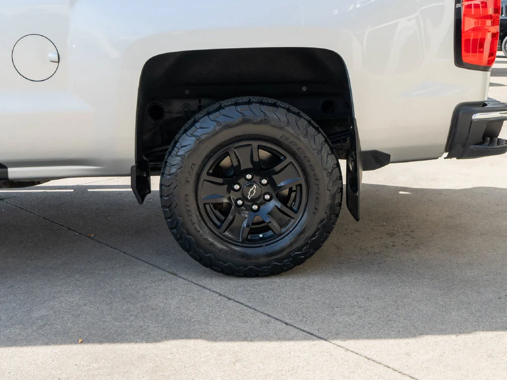 Used 2018 Silver Chevrolet LT image 26