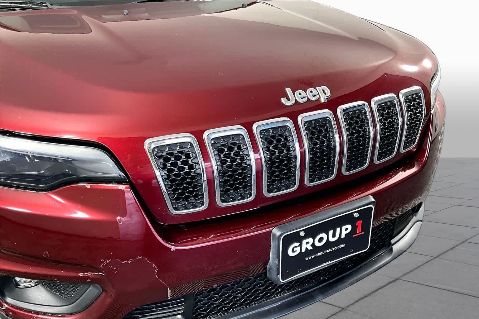Used 2019 Velvet Red Pearlcoat Jeep Latitude image 29