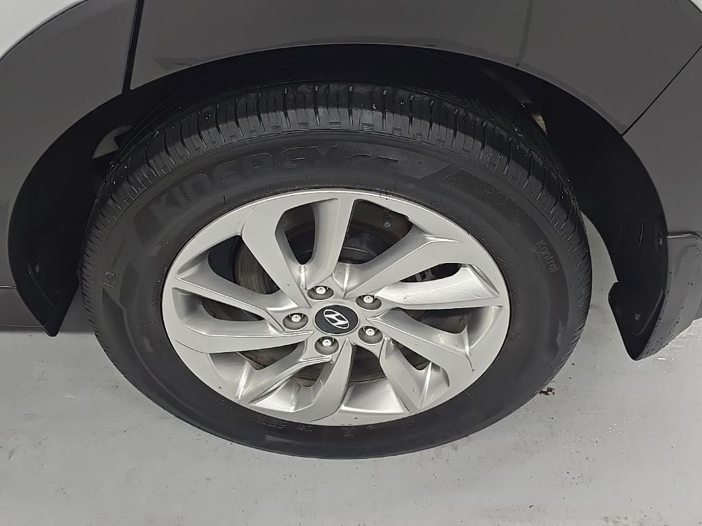 Certified Used 2018 Silver Hyundai SEL Plus image 31