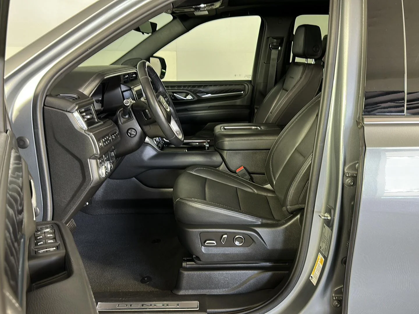 Used 2023 Sterling Metallic GMC Denali image 7