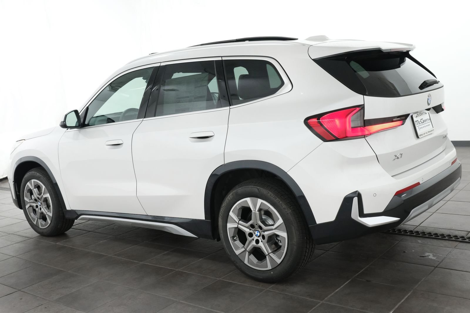 New 2027 Mineral White Metallic BMW xDrive28i image 3