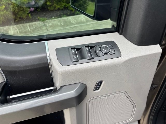 Used 2017 Champagne Ford XLT image 17