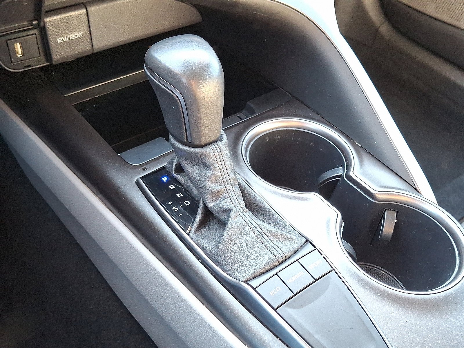 2024 Toyota Camry SE - Photo 16