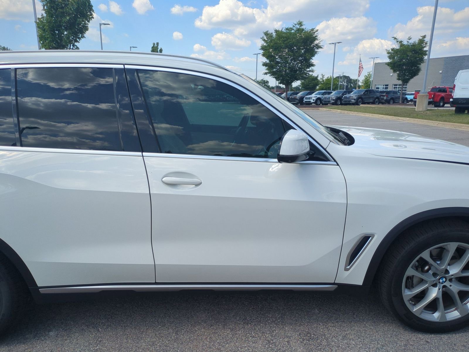 Used 2022 Alpine White BMW sDrive40i image 39