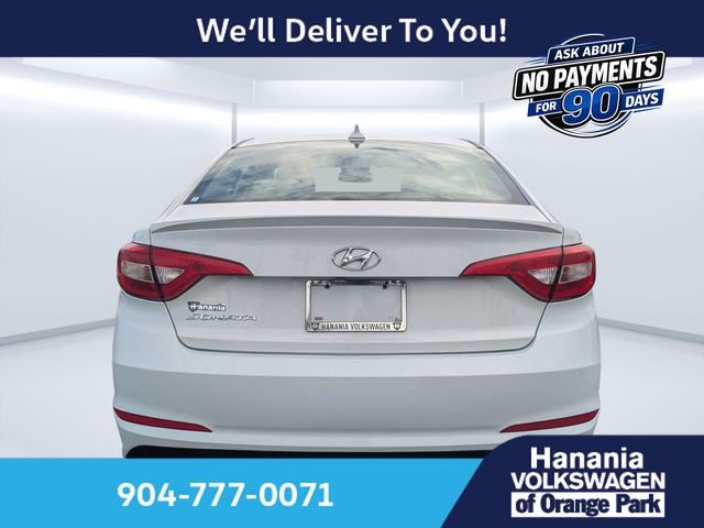 Used 2016 White Hyundai SE image 4